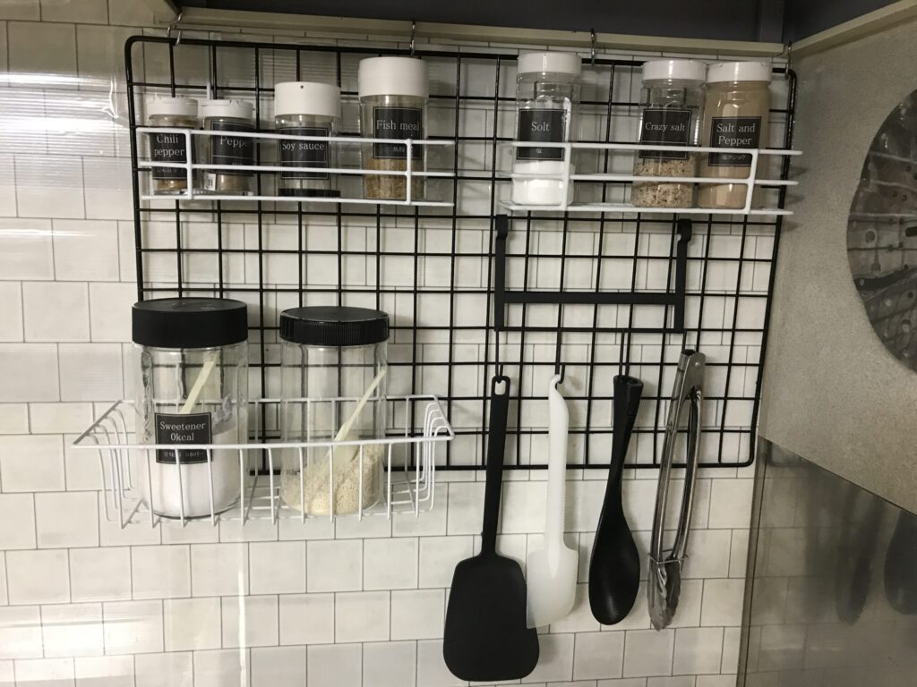 キッチン　モノトーン